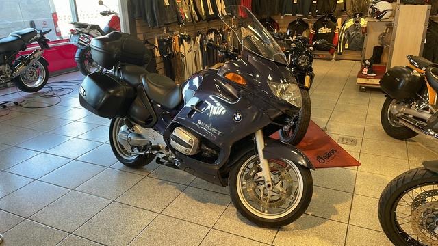 BMW R1150RT showroom